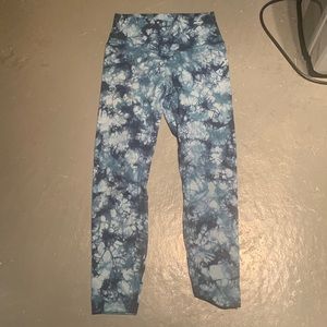 SIZE 6 LULEMON BLUE TIE DYE LEGGINGS